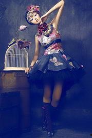 假面女王,揭开神秘面纱，探寻面具背后的传奇人生